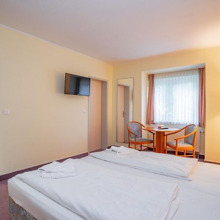 Waldhotel Schoeneiche -Self Check-In- المظهر الخارجي الصورة