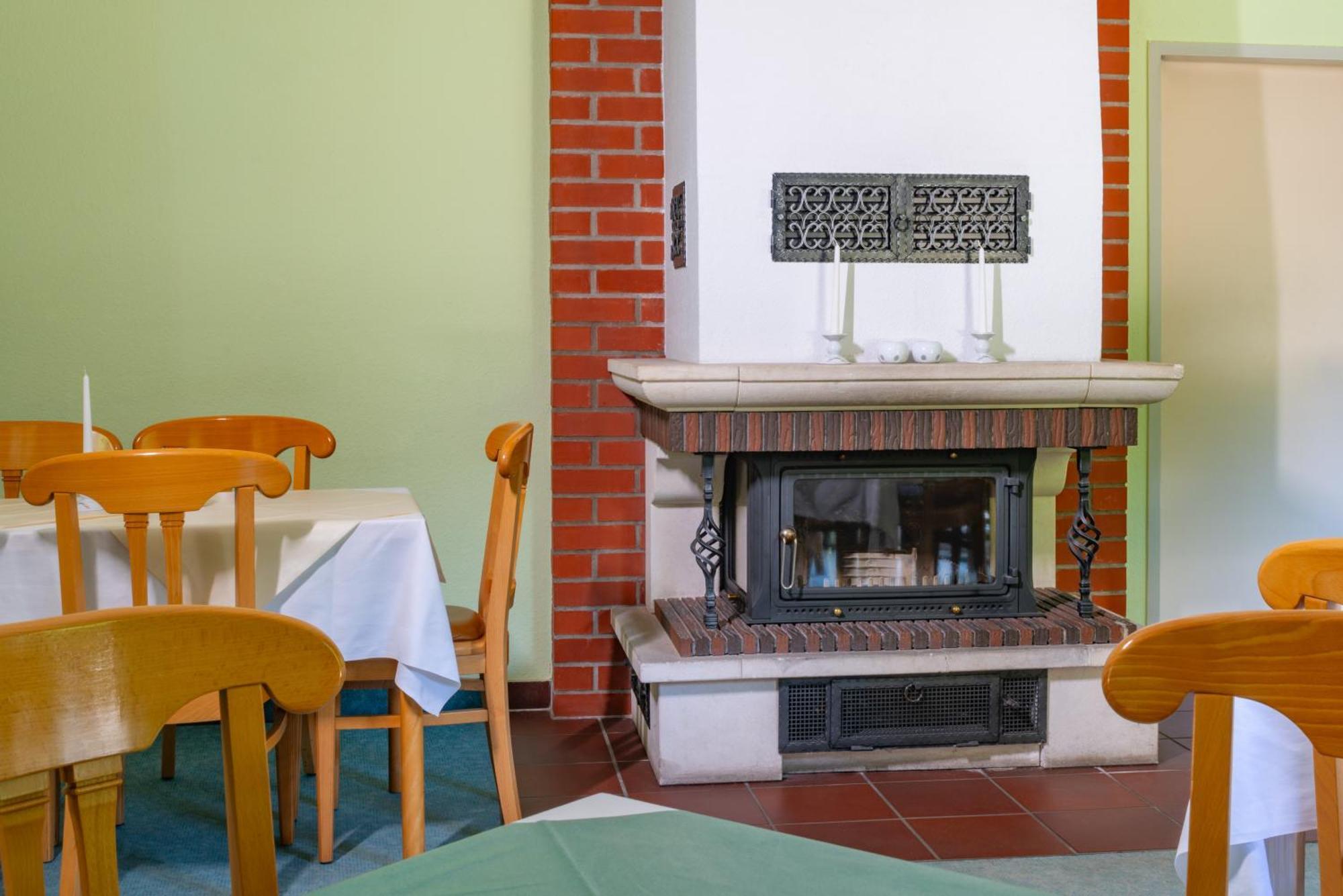 Waldhotel Schoeneiche -Self Check-In- المظهر الخارجي الصورة